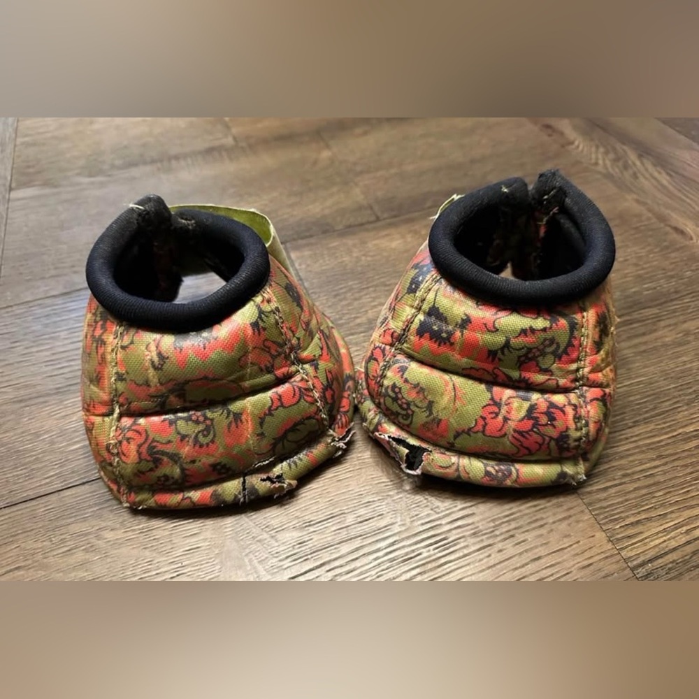 Horse Tack - Medium Classic Equine Bell Boots